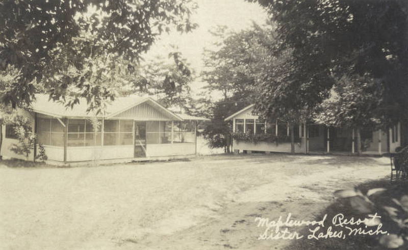 Maplewood Resort (Smallbones Resort) - Vintage Postcard